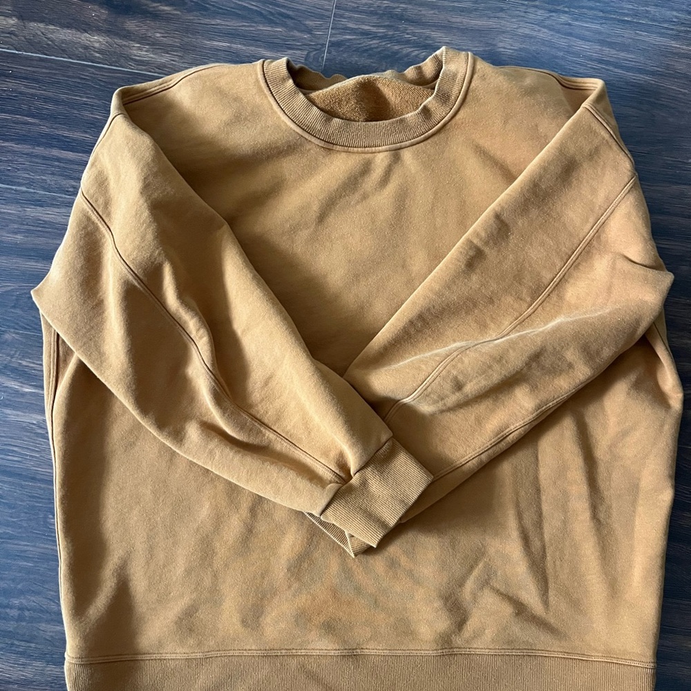 Men's Lululemon orange rust color Sweatshirt
